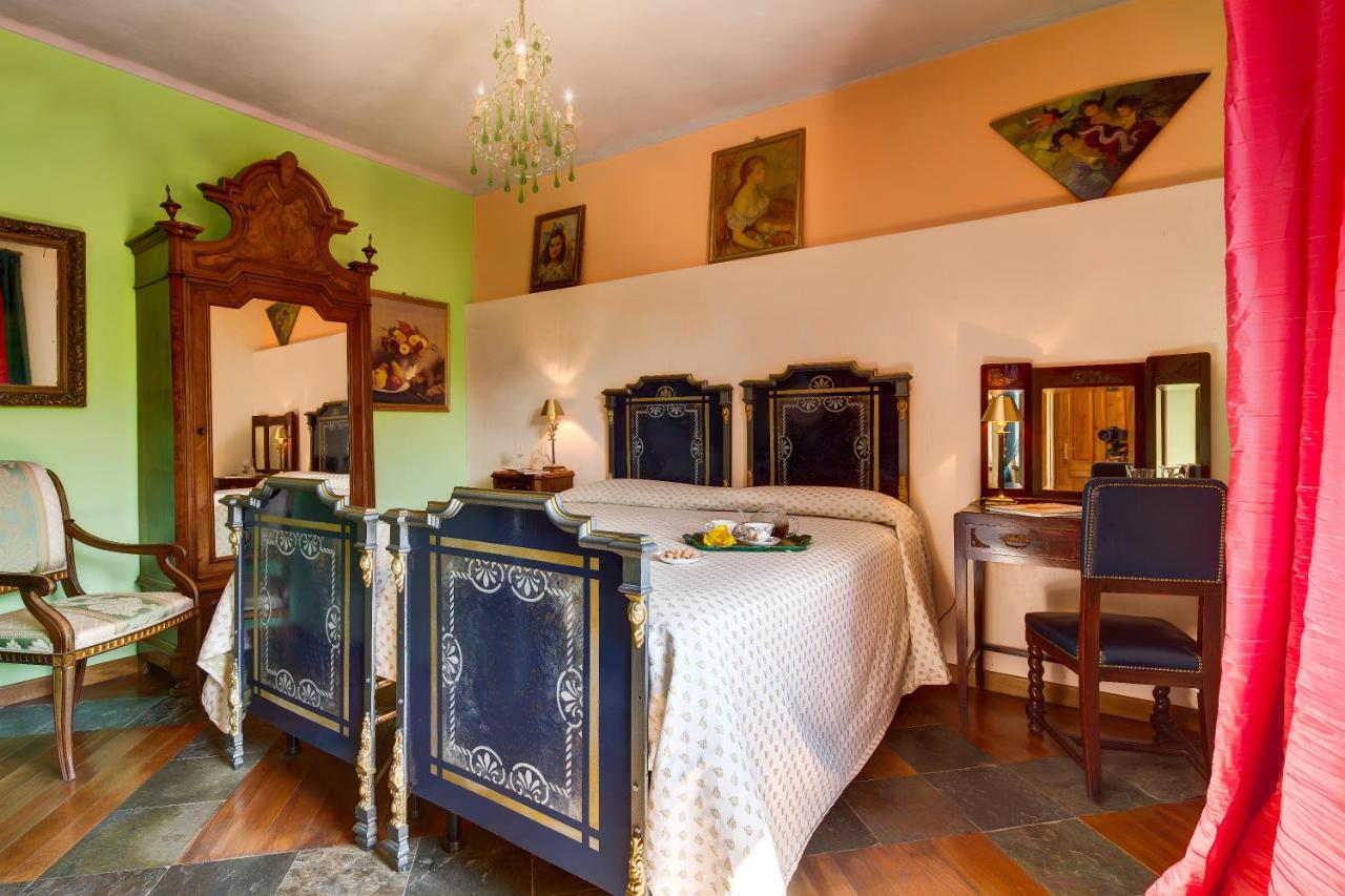 Villa La Favorita ألبا الغرفة الصورة