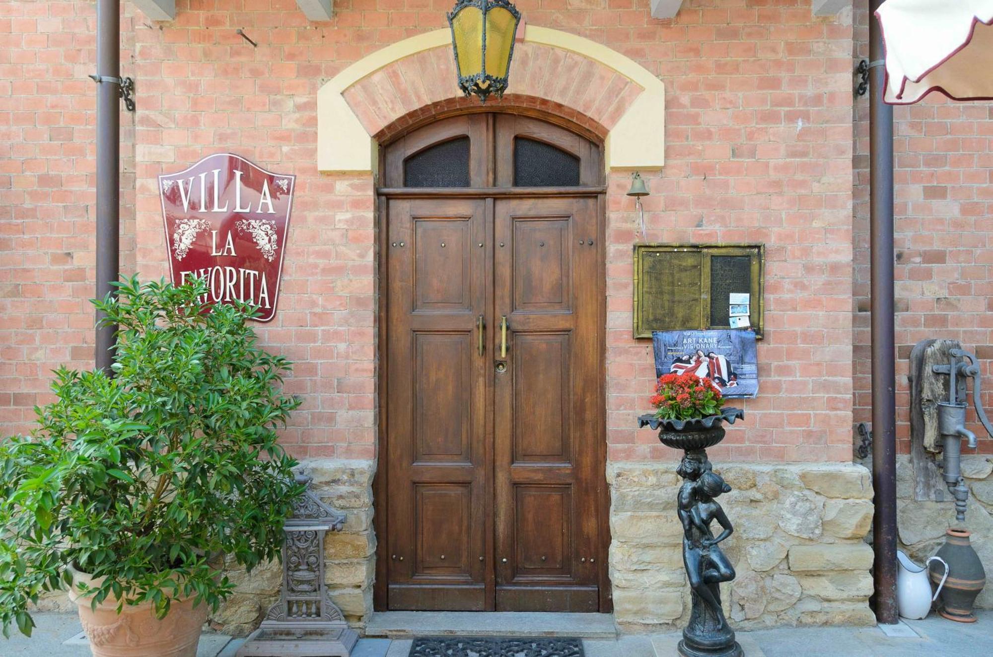 Villa La Favorita ألبا المظهر الخارجي الصورة