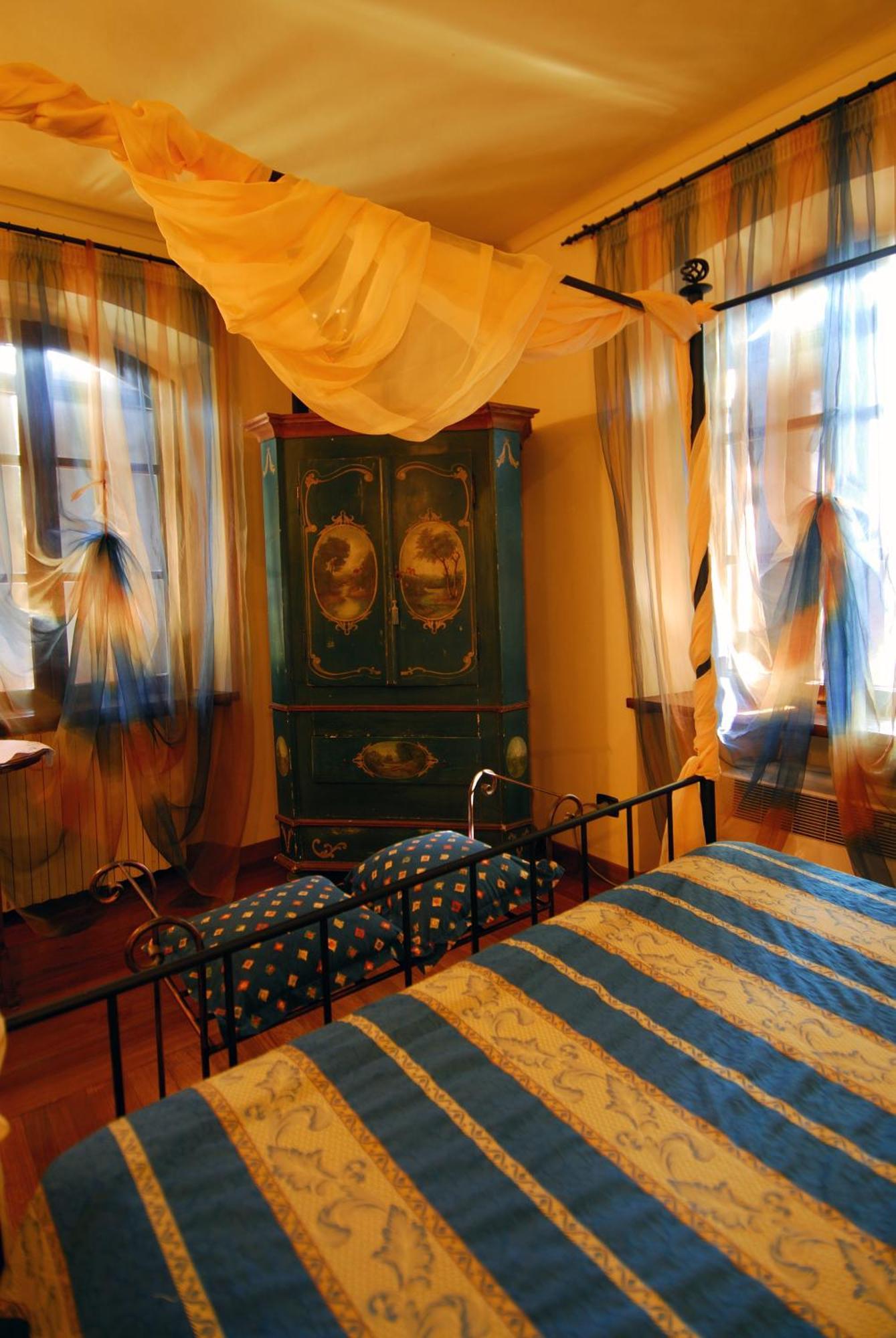 Villa La Favorita ألبا الغرفة الصورة